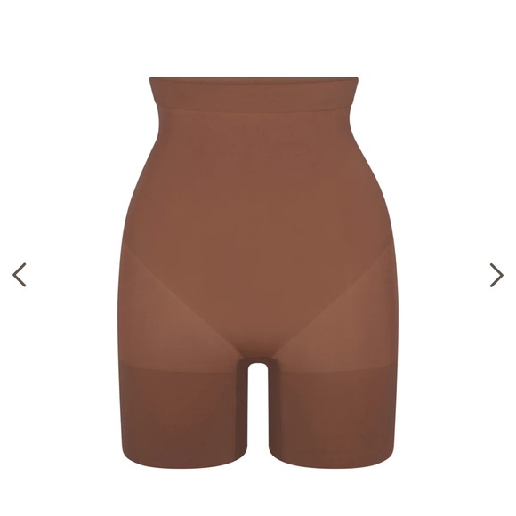 SKIMS Other - NWT Skims sculpt short